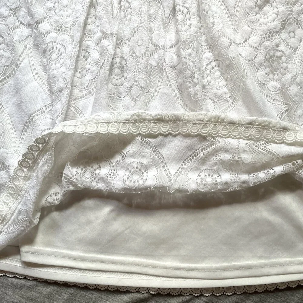 Doe & Rae White Floral Lace Sleeveless Tank